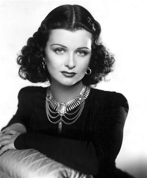 Joan Bennett's Fashion and Style Choices