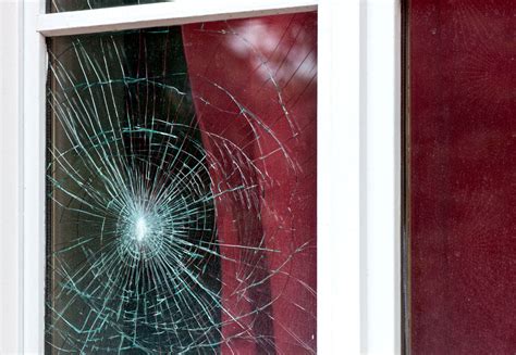  Analyzing the Role of Shattered Home Windows in Depicting the Call for Transformation 