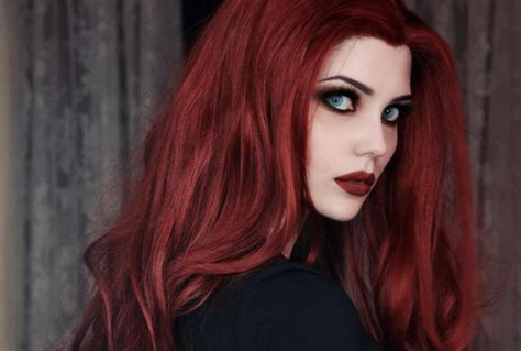  Applying the Scarlet Tresses: Expert Advice for Coloring Your Hair 