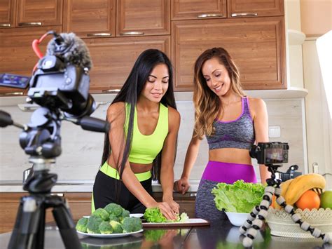  Fitness Regimen and Diet of the Acclaimed Fitness Influencer 