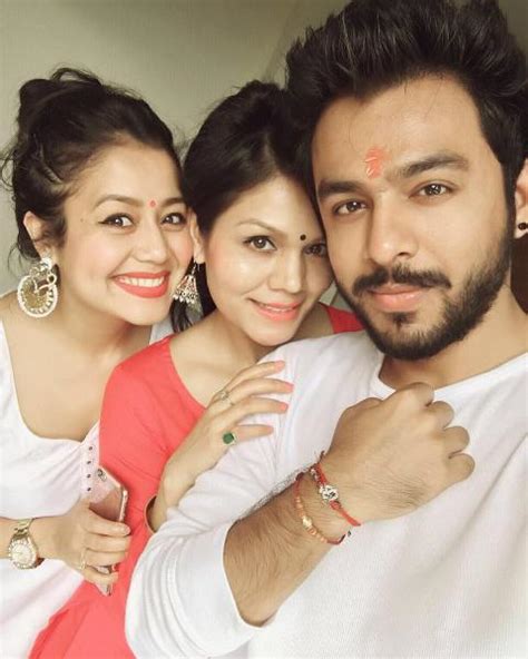  Sonu Kakkar's Personal Life: Family and Relationships 