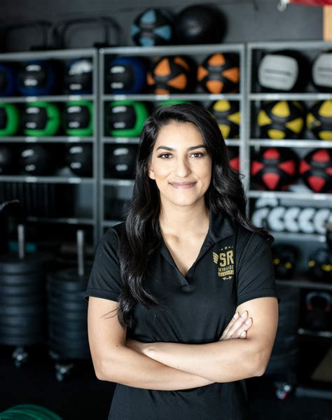  Stay Fit: Alondra Mendoza's Exercise Routine and Healthy Lifestyle Preferences 