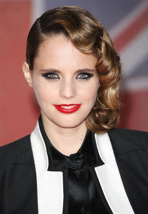  Unveiling Anna Calvi's Height and Figure 