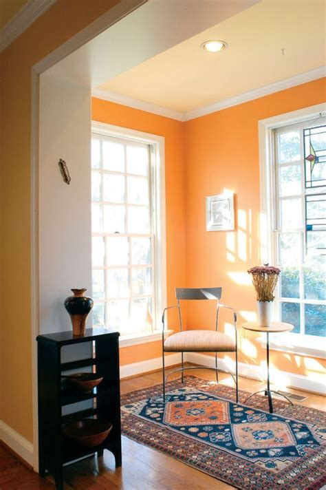  Utilizing Orange as a Striking Contrast: Pairing Dynamic Walls with Subdued Furniture 