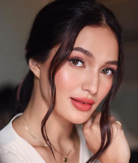 A Detailed Insight into Sarah Lahbati