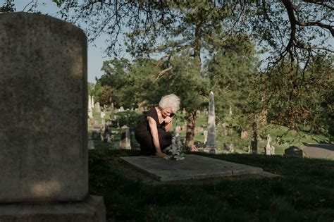 A Glimpse into the Afterlife: Understanding What Dreams of the Deceased Symbolize