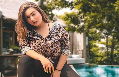 Aashika Bhatia's Personal Life and Interests