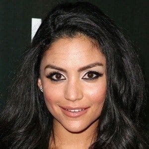 Age: How Old is Bianca Santos?