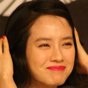 Age: How Old is Ji Hyo?