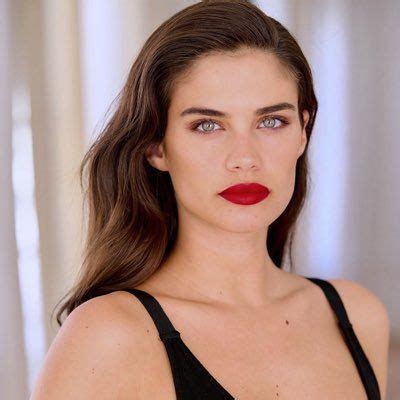 Age and Height of Sara Sampaio