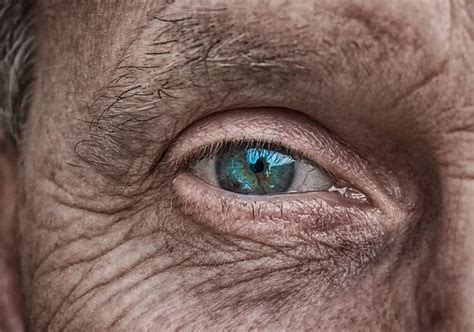 Age-related Symbolism: Exploring the Significance of Wrinkles in Dreams