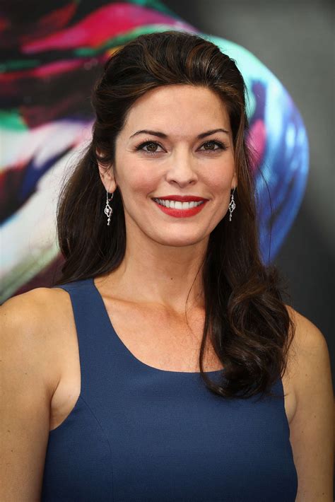 Alana De La Garza's Physical Appearance