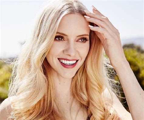 All About Elle Evans: A Brief Biography