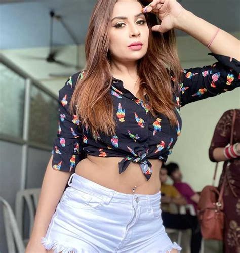 All About Neelam Bhanushali: Bio