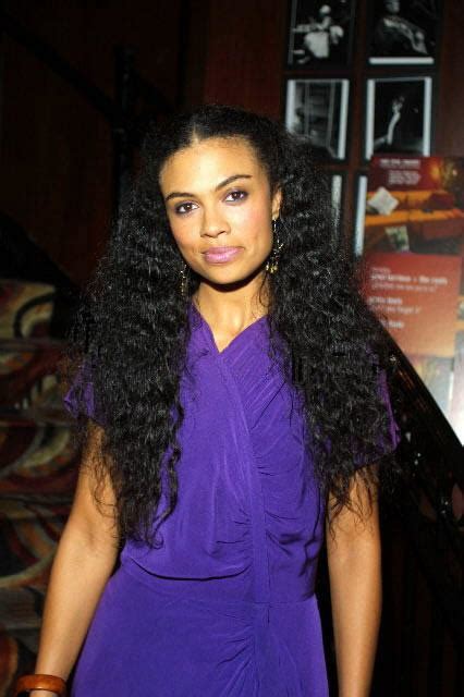 Amel Larrieux's Figure