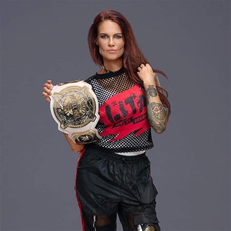 Amy Dumas' Signature Moves and Style