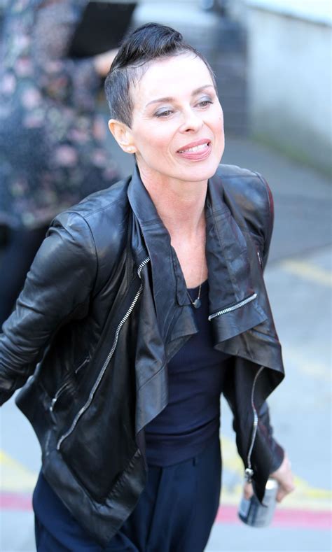 Analyzing Lisa Stansfield's Physique and Fashion Sense