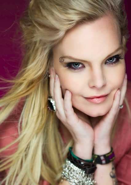 Anette Olzon: Height and Figure