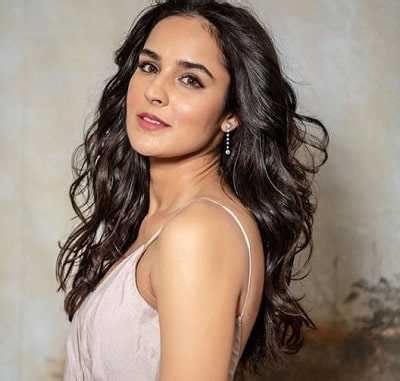 Angira Dhar's Height and Physique