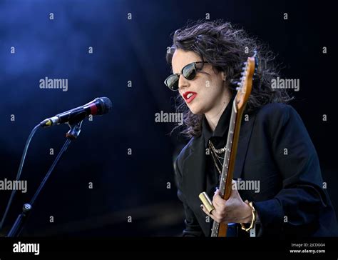 Anna Calvi: A Unique Vocalist