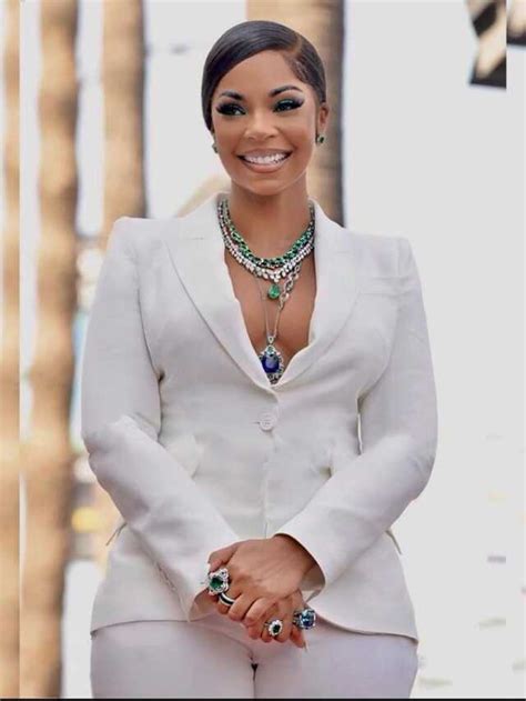 Ashanti Essence: Height and Figure