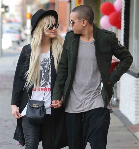 Ashlee Simpson's Fashion and Style