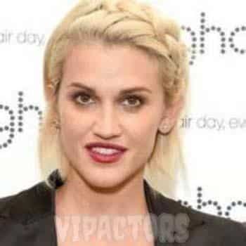 Ashley Roberts: Early Life and Career