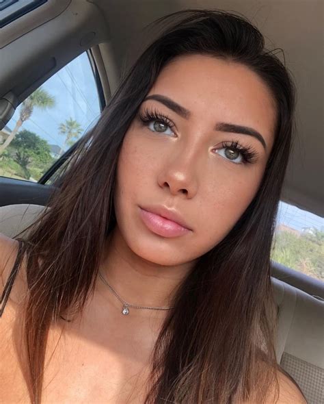 Azsae Seimone's Impressive Figure and Fitness Routine