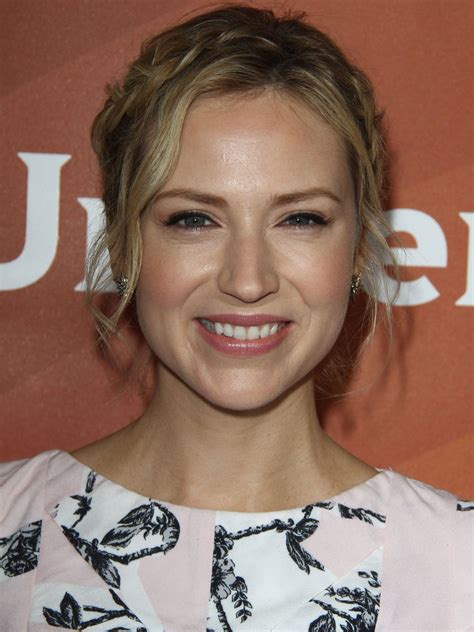 Beth Riesgraf Biography