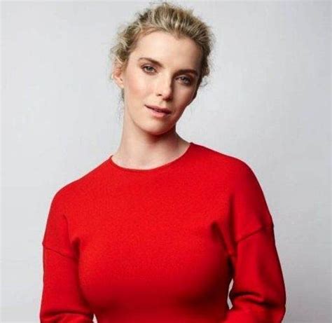 Betty Gilpin Figure and Fitness Secrets