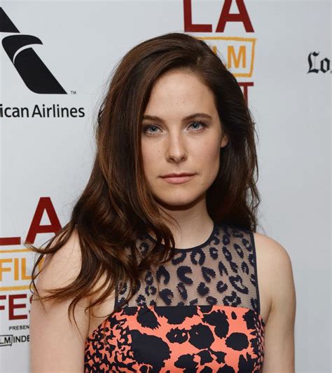 Caroline Dhavernas: Early Life and Career