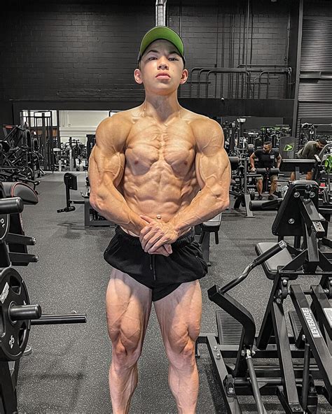 Charlie Lee's Height and Physique