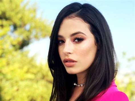 Chloe Bridges' Personal Life and Relationships