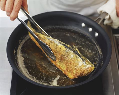 Choosing the Best Cooking Oil for Irresistibly Crunchy Fish