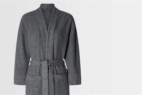 Choosing the Ideal Bathrobe: Unlocking the Path to Blissful Serenity