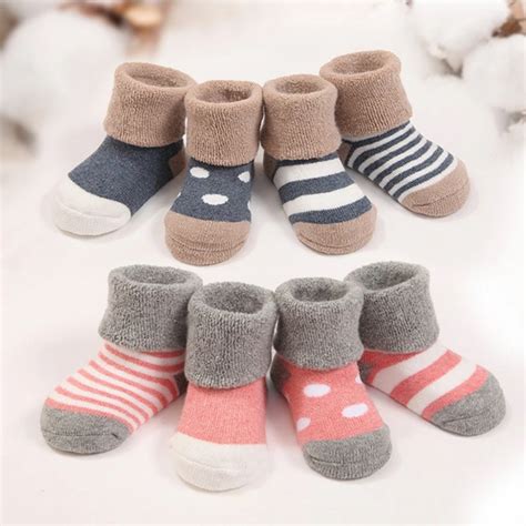 Choosing the Perfect Infant Socks: A Balance of Cuteness and Functionality