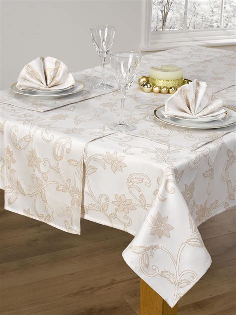 Choosing the Perfect Tablecloth and Napkins