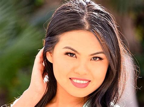 Cindy Starfall Biography