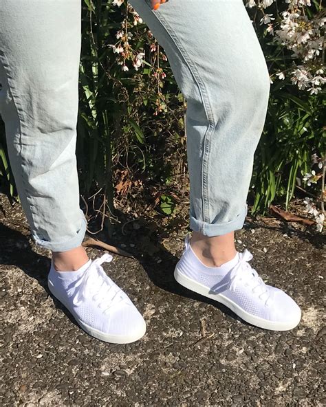 Comfort and Style Combined: The Perfect Partnership of White Sneakers and Athleisure