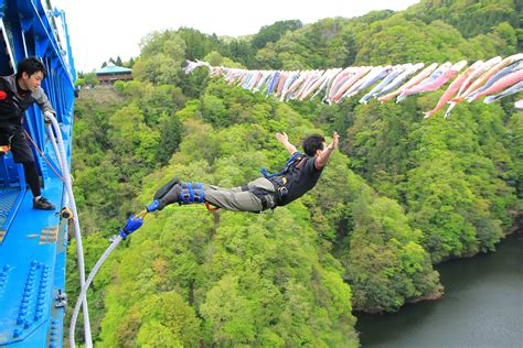 Conquer Your Fears: Overcoming Fear through the Excitement of Bungee Jumping