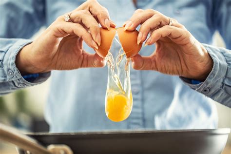 Cracking Open the Egg: Techniques for Revealing the Hidden Messages in Your Dreams