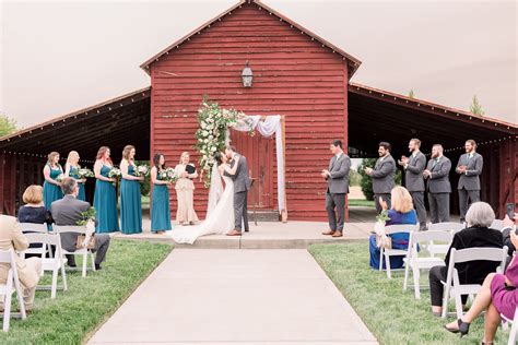 Creating Unforgettable Moments: Tips for Capturing the Perfect Photos at a Prestigious Ceremony