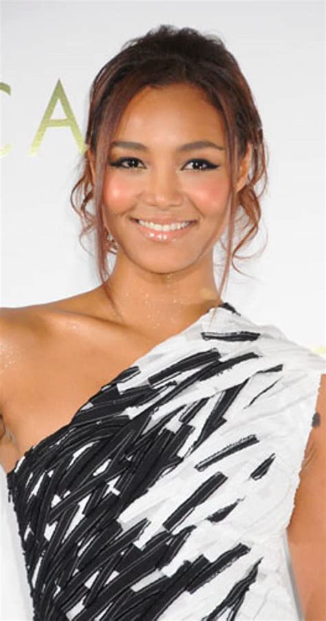 Crystal Kay's Height and Fashion Style