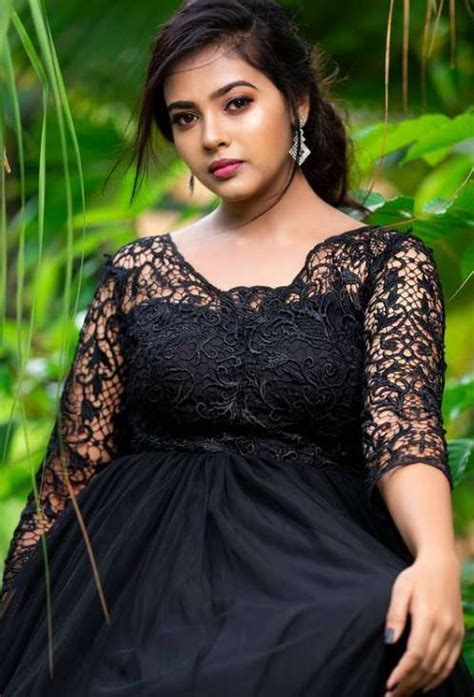 Curves and Confidence: Nayana Panyam's Figure