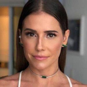 Deborah Secco's Diet and Fitness Routine