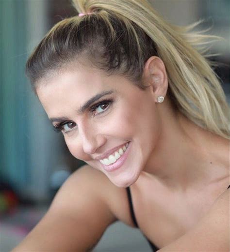 Deborah Secco's Height and Body Measurements