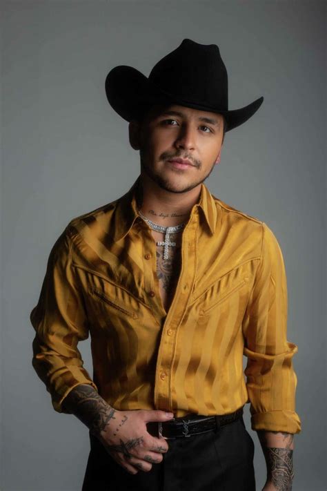 Description of Christian Nodal's Figure