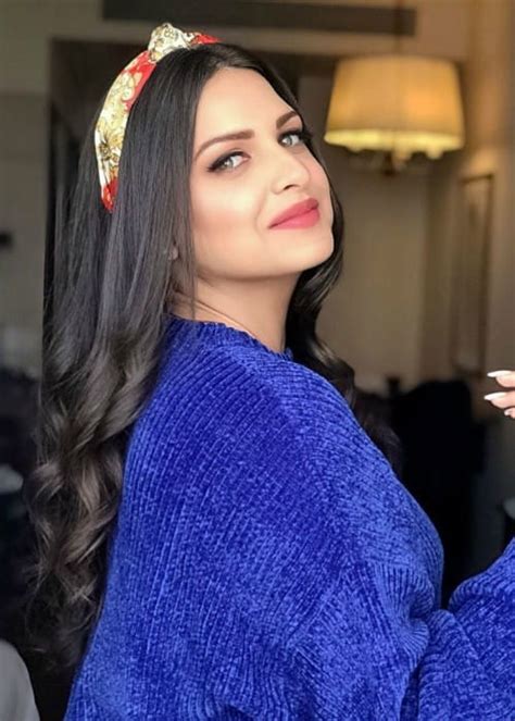 Details about Himanshi Khurana: Age, Height, and Body Measurements