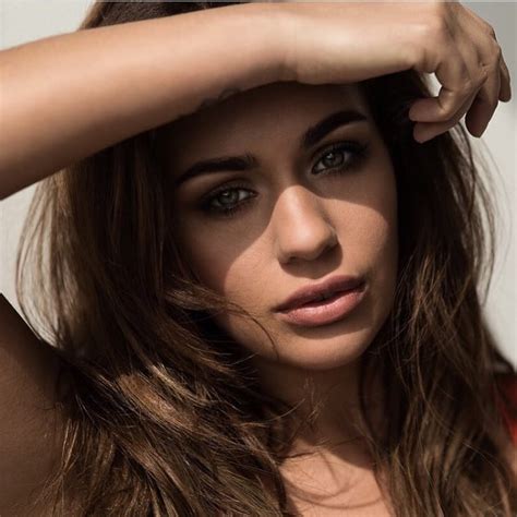 Discover Holly Jade Peers’ Physique