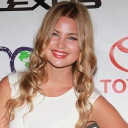 Discover Jennifer Akerman's Age